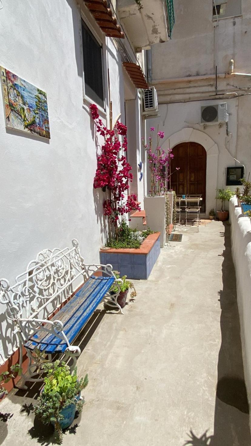 Casa Vacanza Le Tre Sorelle Vietri Kültér fotó